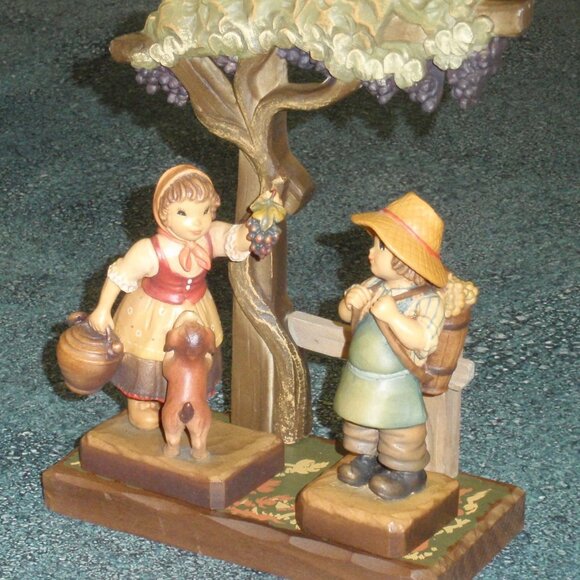 ANRI Ferrandiz CLUB MEMBERS ONLY "Harvest Time", "Harvest Helper" & Grapevine - Picture 5 of 12